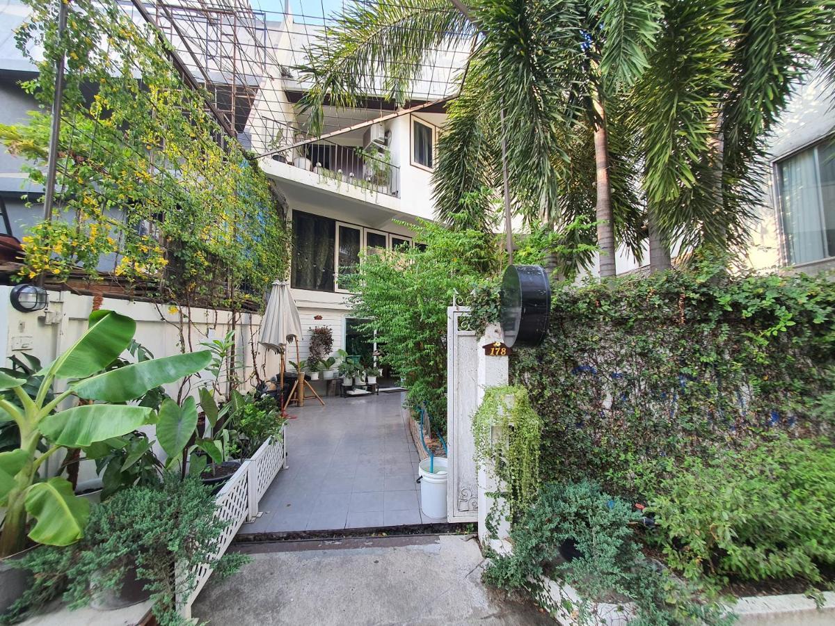 Home16 Sukhumvit16 Банкок Екстериор снимка