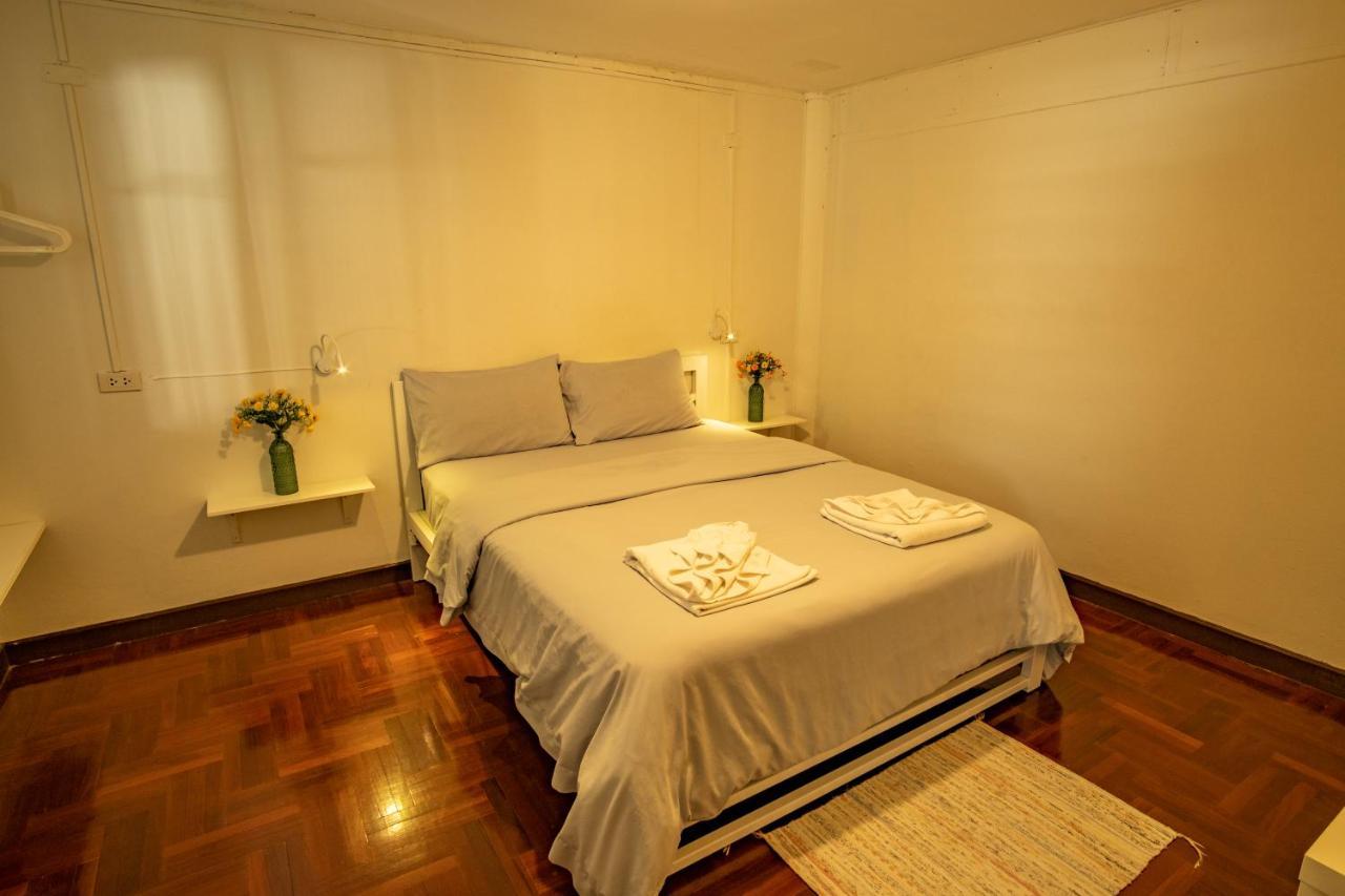 Home16 Sukhumvit16 Банкок Екстериор снимка