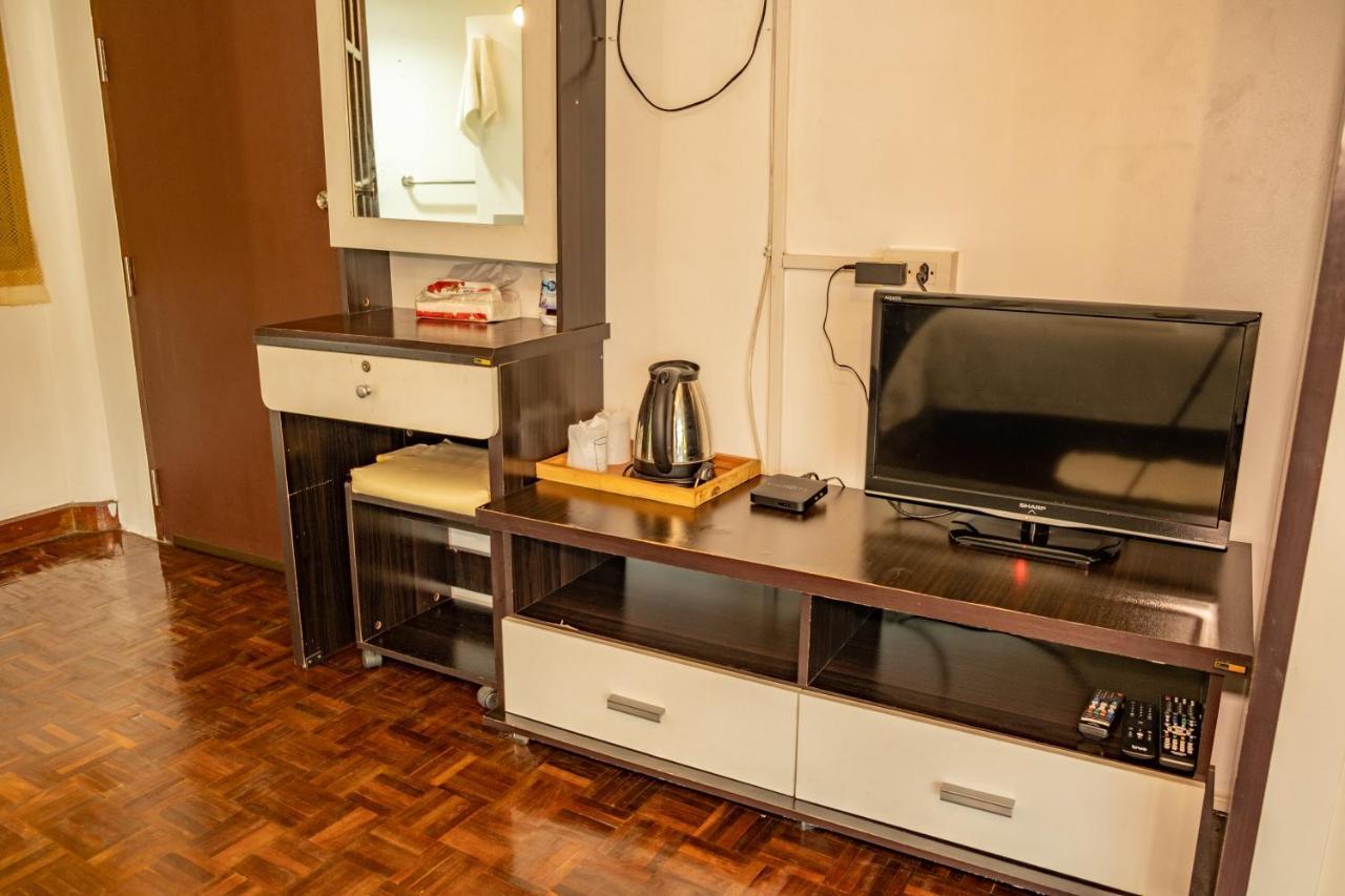 Home16 Sukhumvit16 Банкок Екстериор снимка