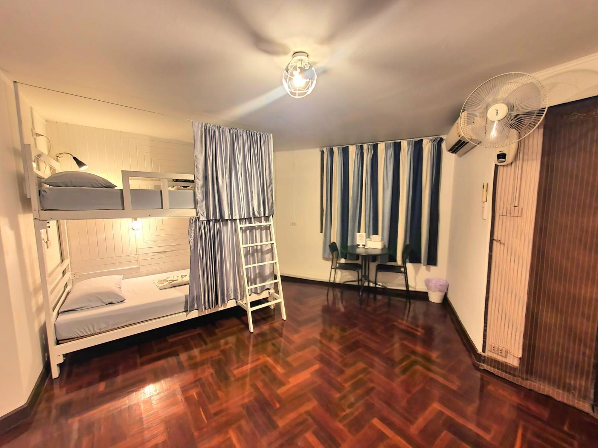 Home16 Sukhumvit16 Банкок Екстериор снимка