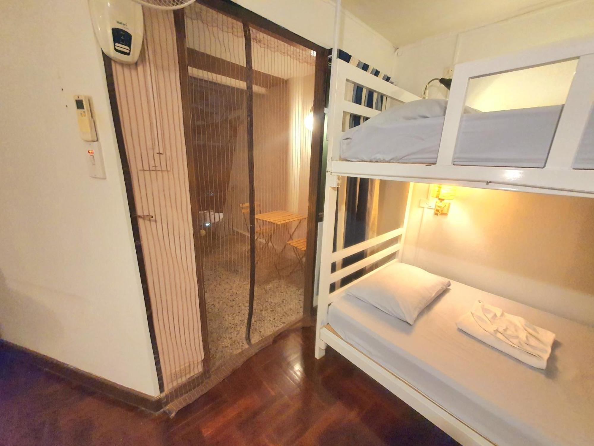 Home16 Sukhumvit16 Банкок Екстериор снимка