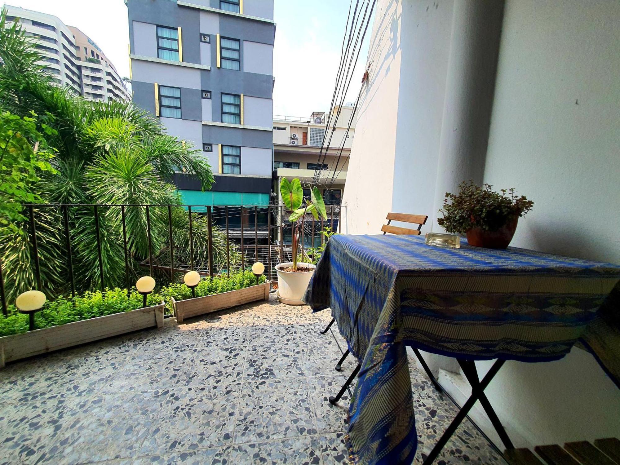 Home16 Sukhumvit16 Банкок Екстериор снимка