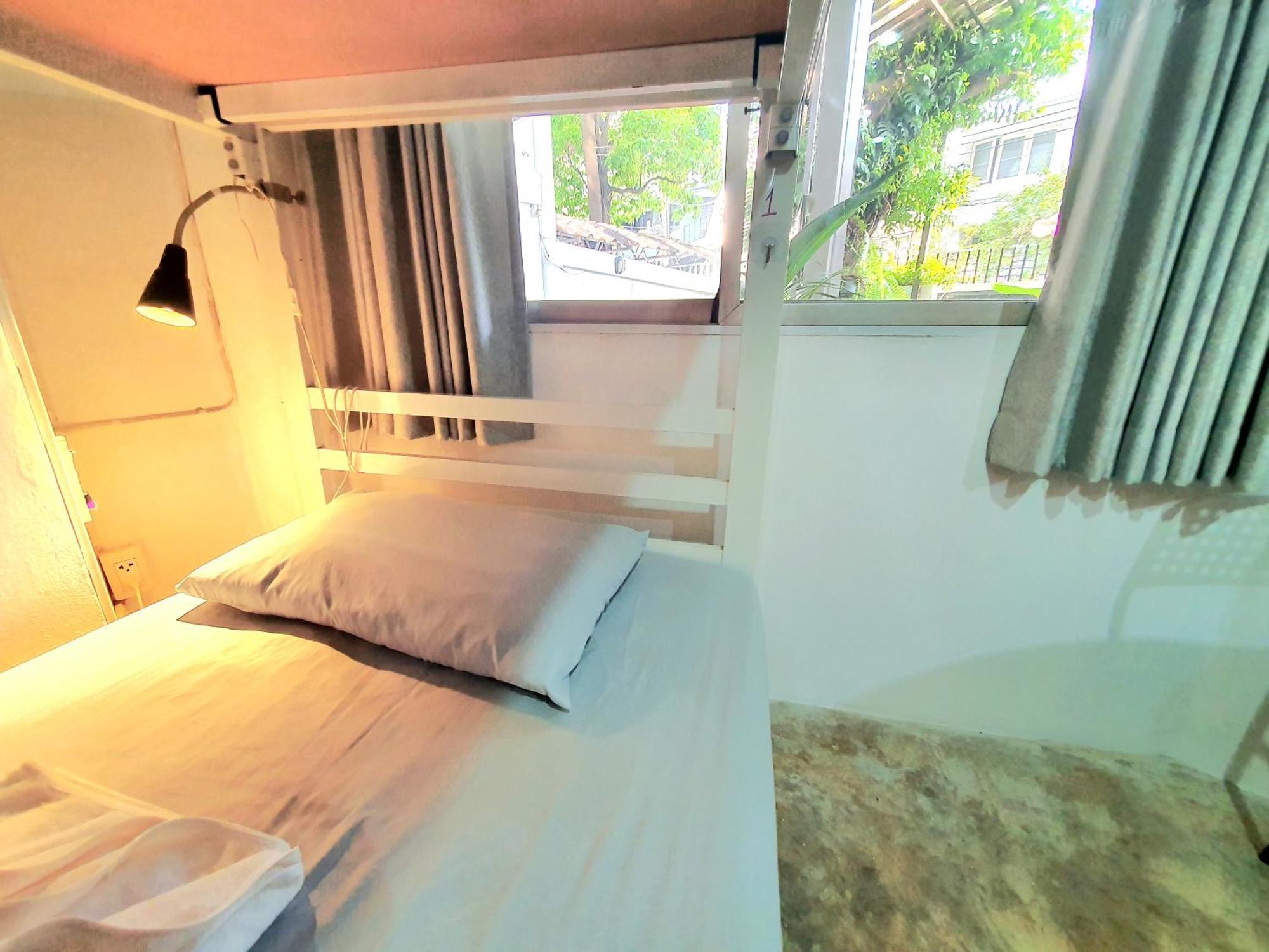 Home16 Sukhumvit16 Банкок Екстериор снимка
