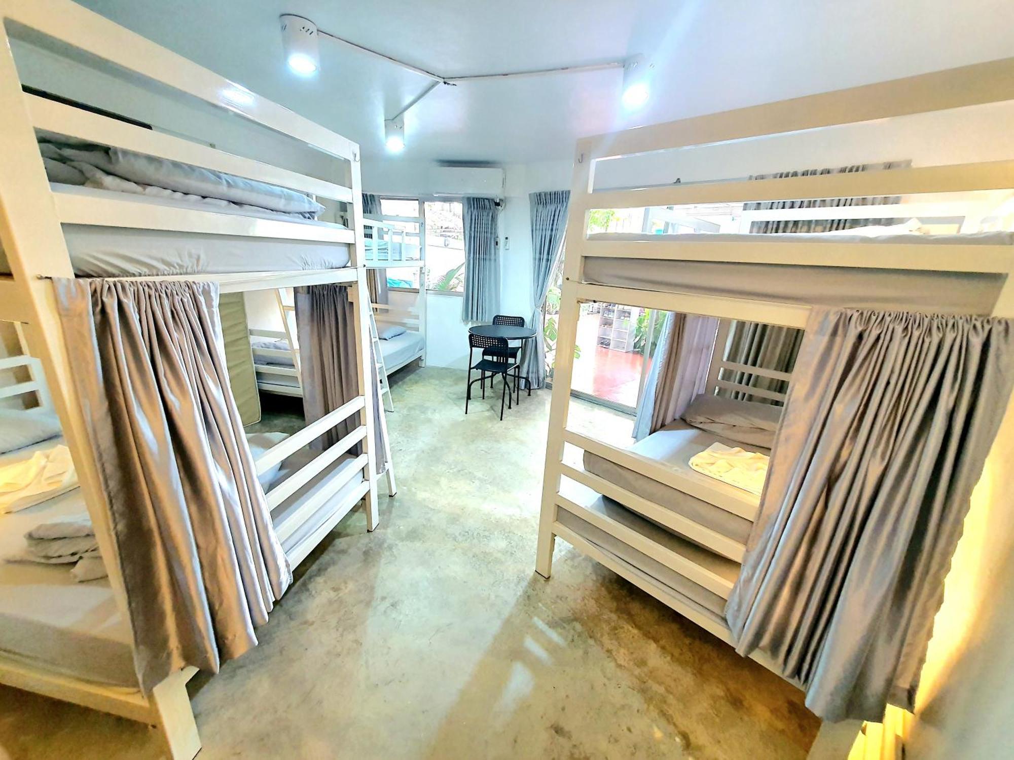 Home16 Sukhumvit16 Банкок Екстериор снимка