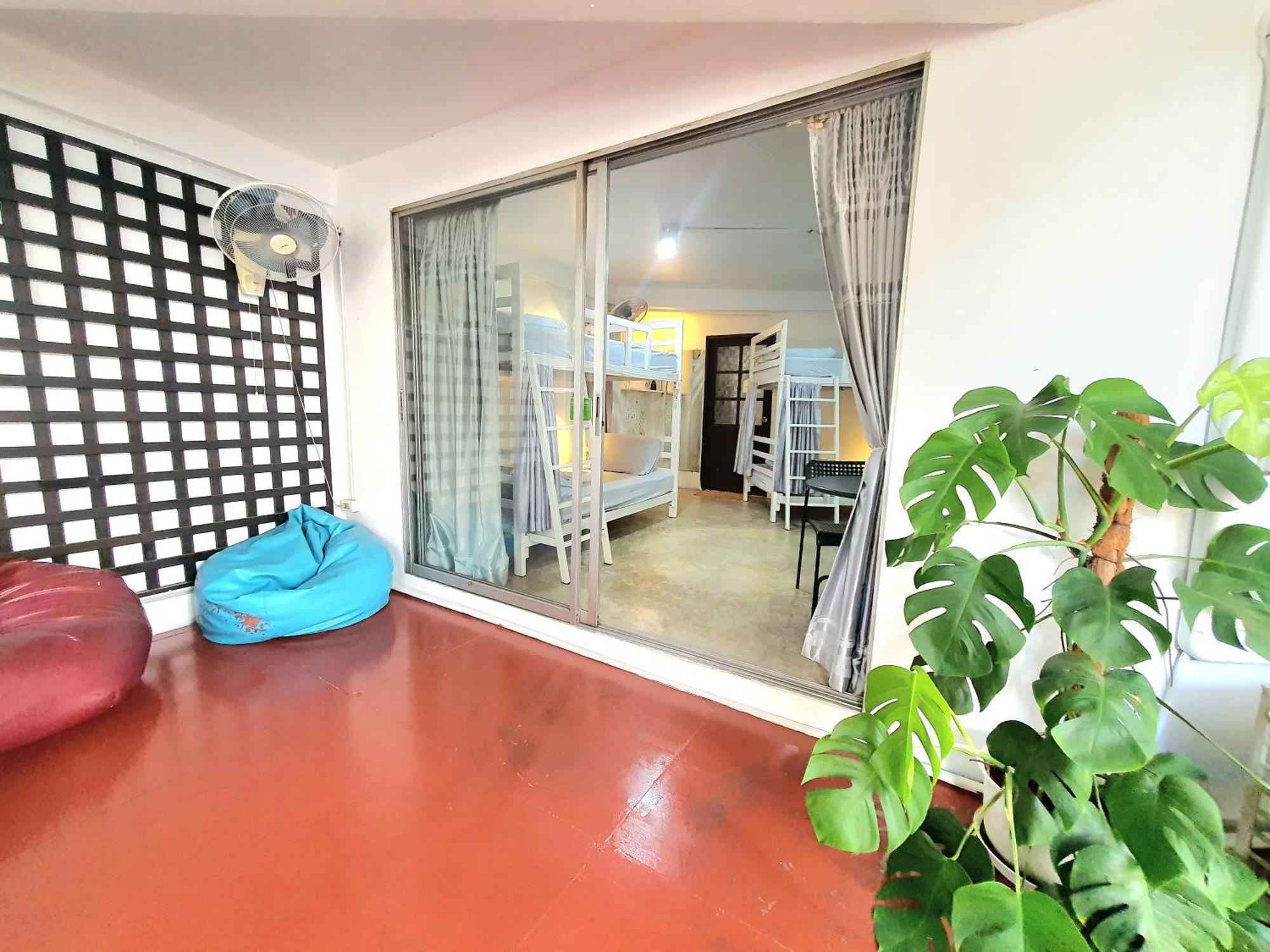 Home16 Sukhumvit16 Банкок Екстериор снимка