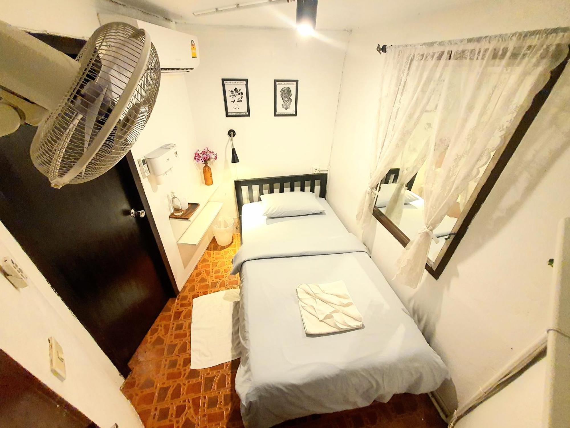 Home16 Sukhumvit16 Банкок Екстериор снимка