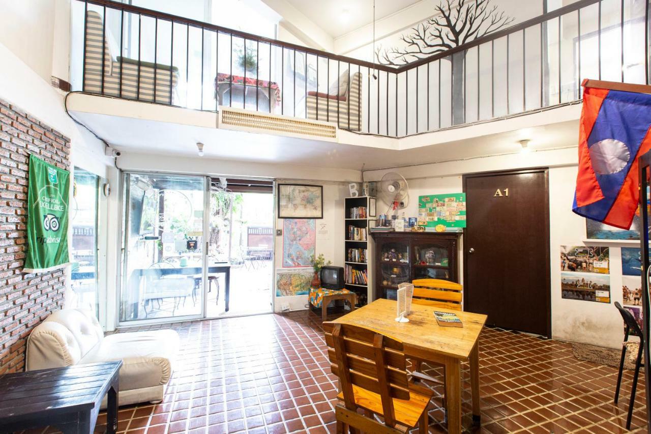 Home16 Sukhumvit16 Банкок Екстериор снимка